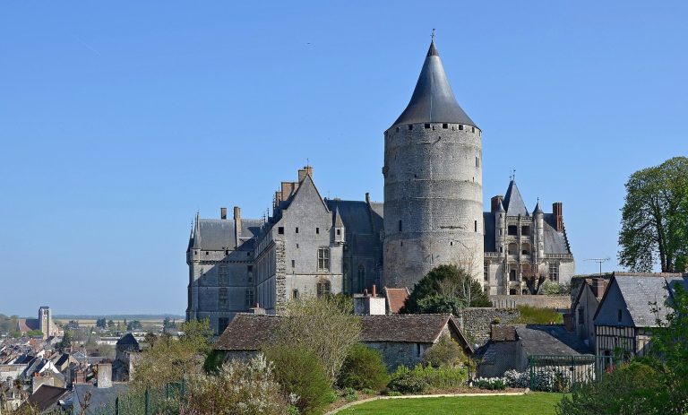Castle of Châteaudun: Medieval Fortress and Aristocratic Residence