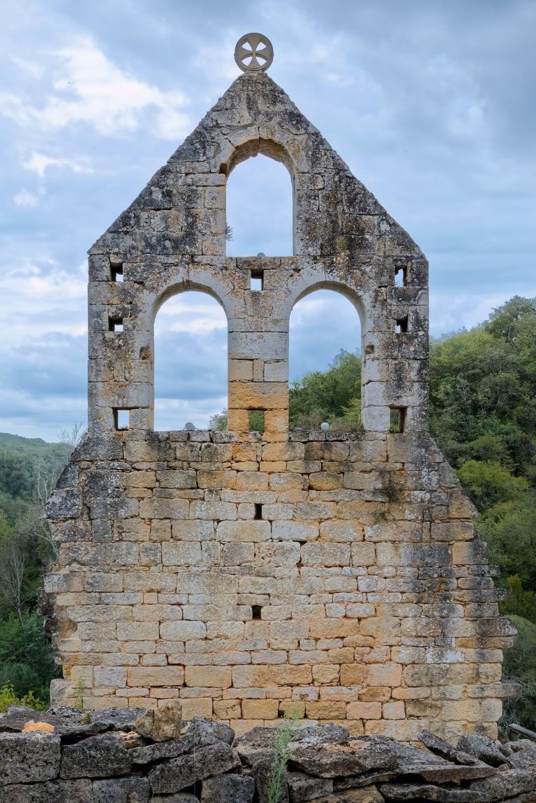 Castle of Commarque: A Medieval Fortified Settlement in France