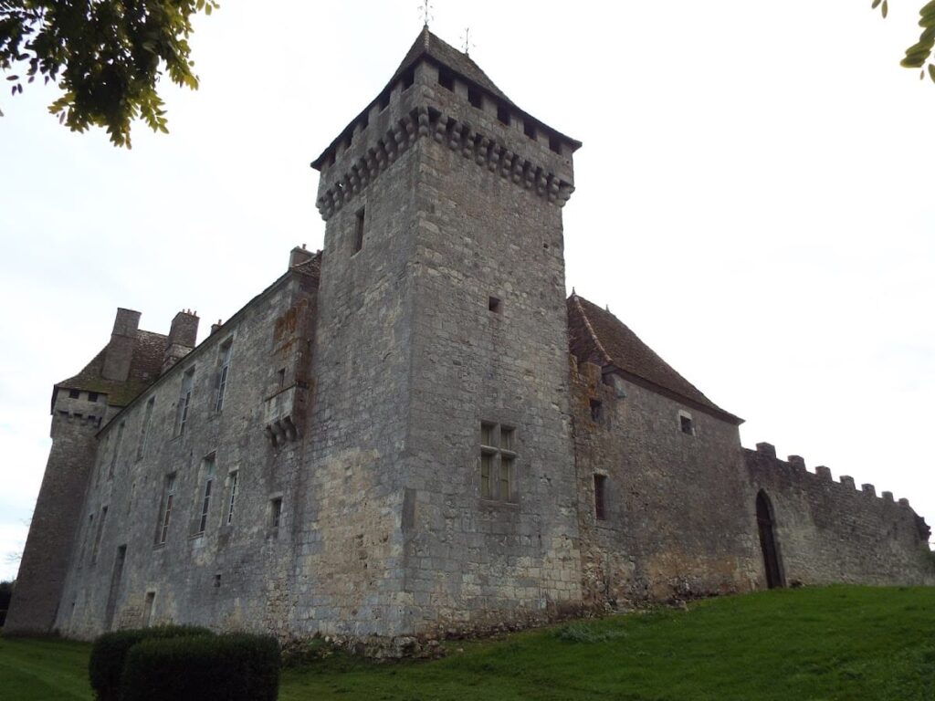 Castle of Gageac: A Medieval Fortress and Noble Residence in France 1 Castle of Gageac