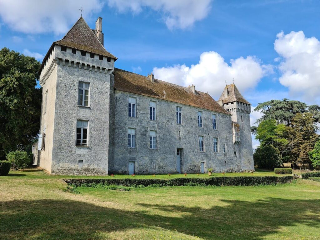 Castle of Gageac: A Medieval Fortress and Noble Residence in France 2 Castle of Gageac
