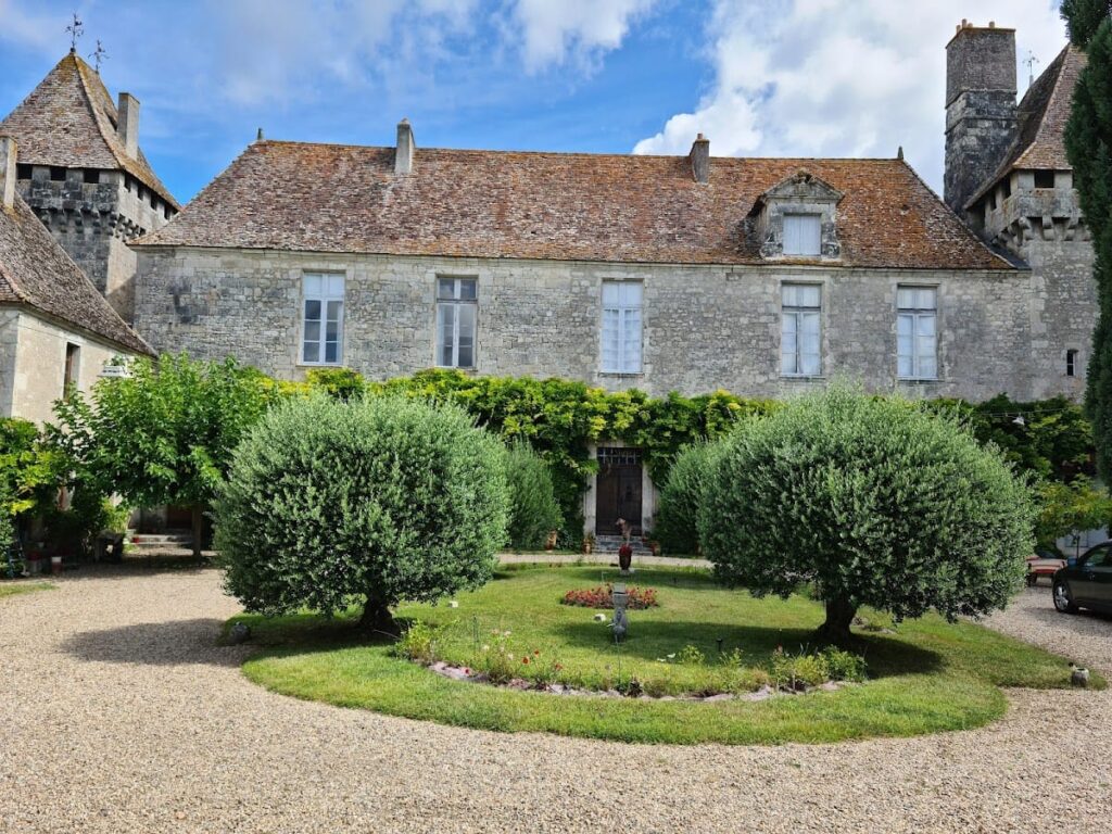 Castle of Gageac: A Medieval Fortress and Noble Residence in France 3 Castle of Gageac