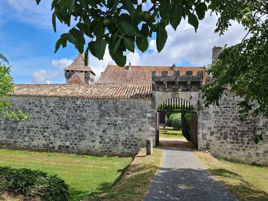 Castle of Gageac: A Medieval Fortress and Noble Residence in France 4 Castle of Gageac