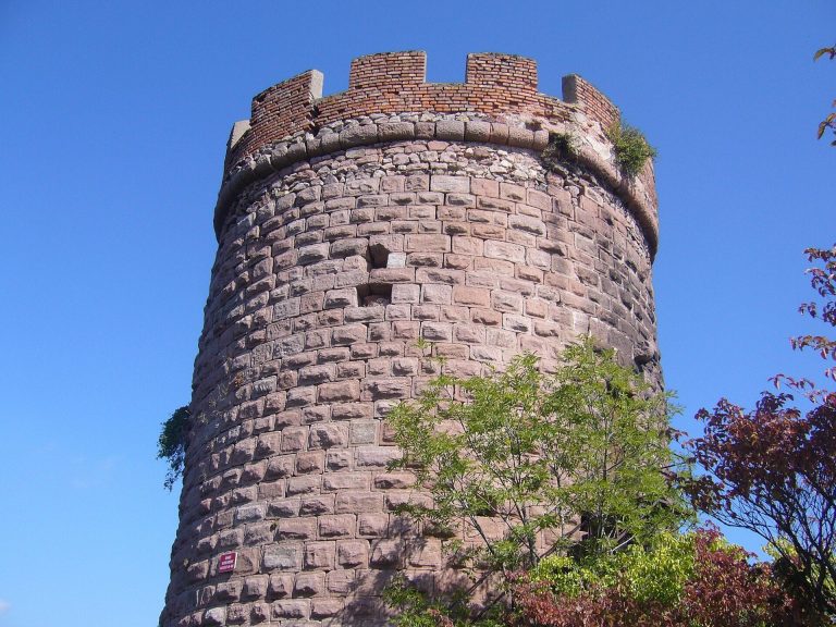 Castle of Haut-Ribeaupierre: A Medieval Hilltop Fortress in France
