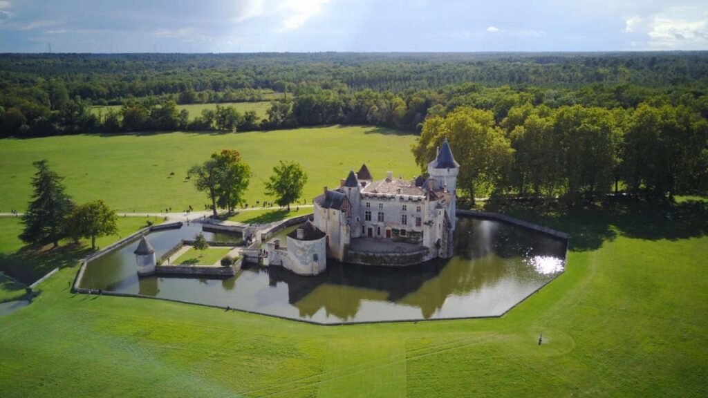 Castle of La Brède: A Gothic Feudal Castle in France 1 Castle of la Brede