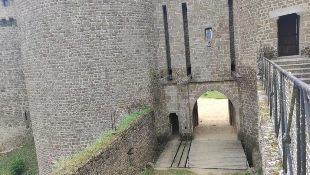 Castle of Lassay: A Historic Fortress in France 10 Castle of Lassay