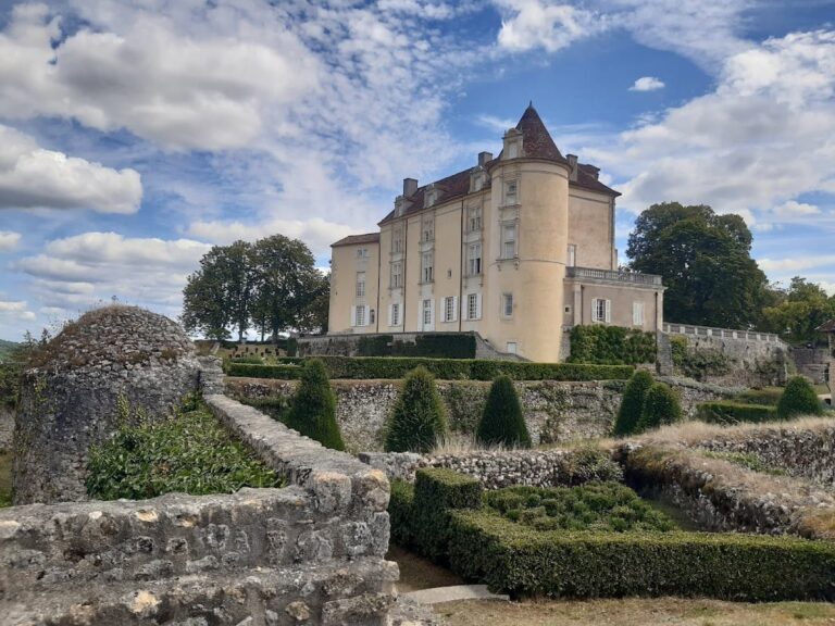 Château de Montréal: A Historic Castle in Dordogne, France