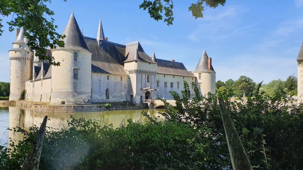 Château du Plessis-Bourré: A Historic Castle in Écuillé, France 7 Castle of Plessis-Bourre