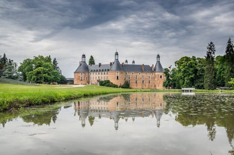 Château de Saint-Fargeau: A Historic Castle in Bourgogne-Franche-Comté, France