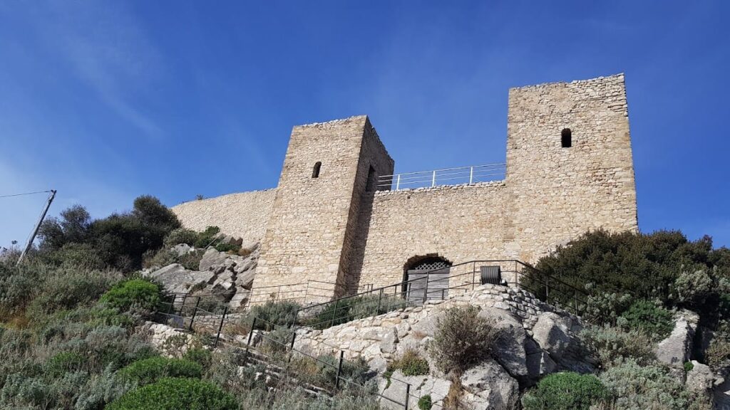 Castle of Sant'Aniceto: A Byzantine Fortified Settlement in Calabria 2 Castle of Sant'Aniceto