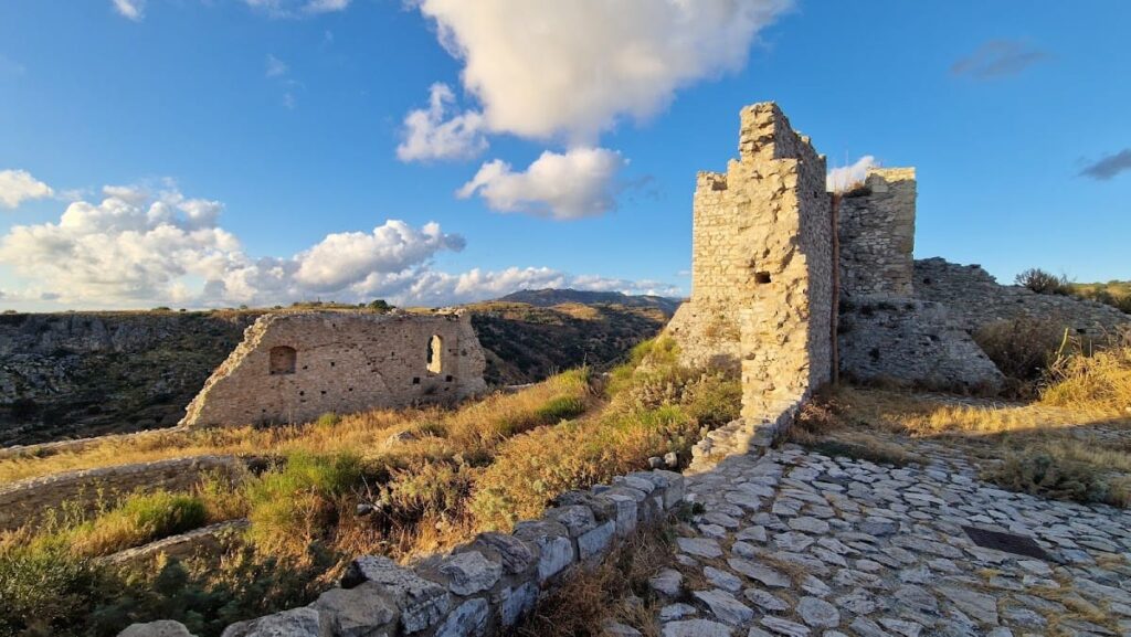 Castle of Sant'Aniceto: A Byzantine Fortified Settlement in Calabria 3 Castle of Sant'Aniceto