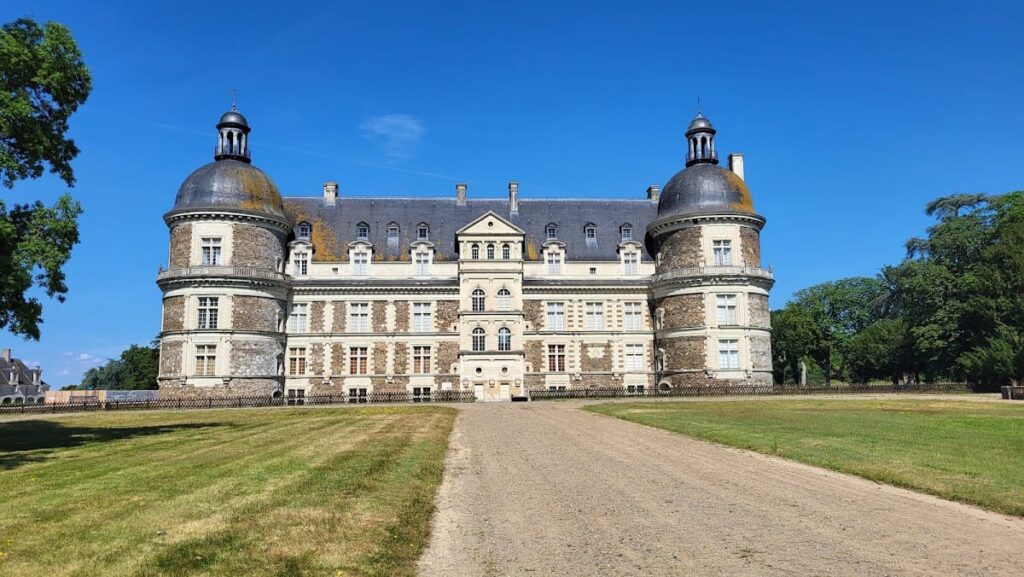 Castle of Serrant: A Renaissance Residence Built from a Medieval Fortress 1 Castle of Serrant