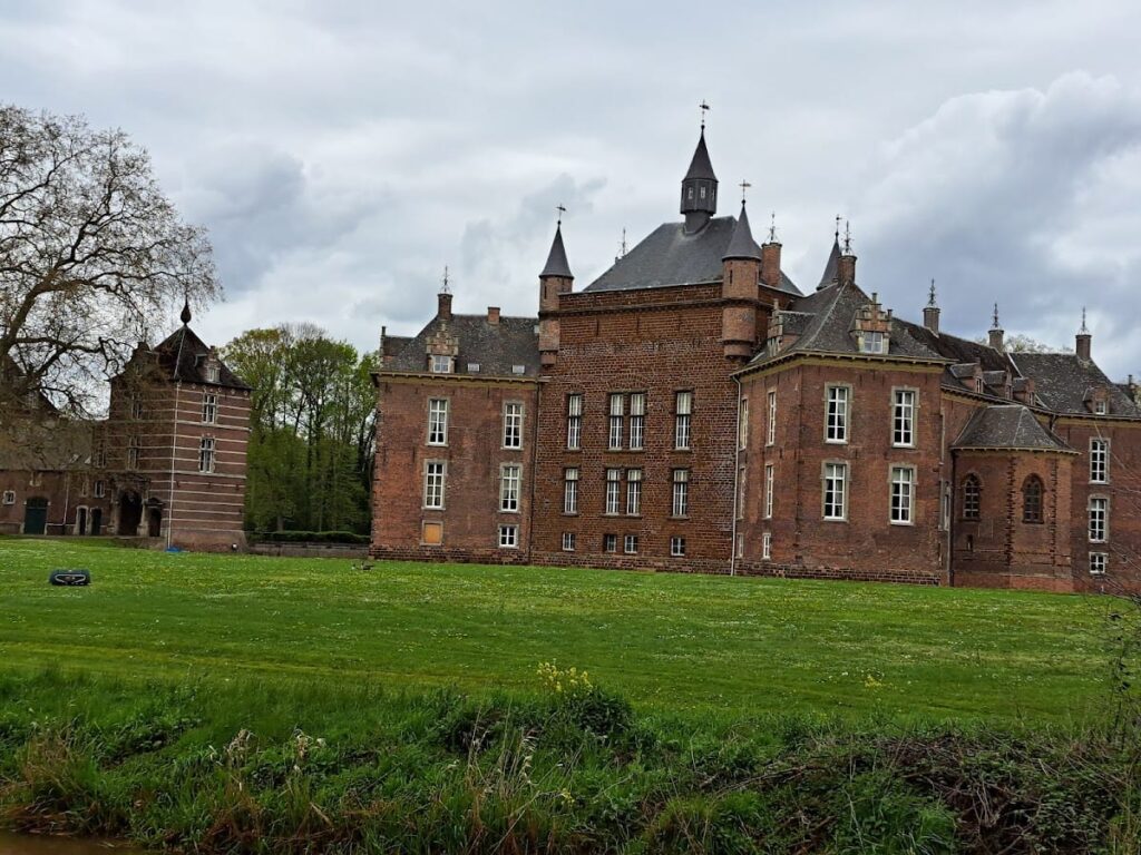 Castle of the Princes de Mérode: A Historic Water Castle in Westerlo, Belgium 1 Castle of the Princes de Merode
