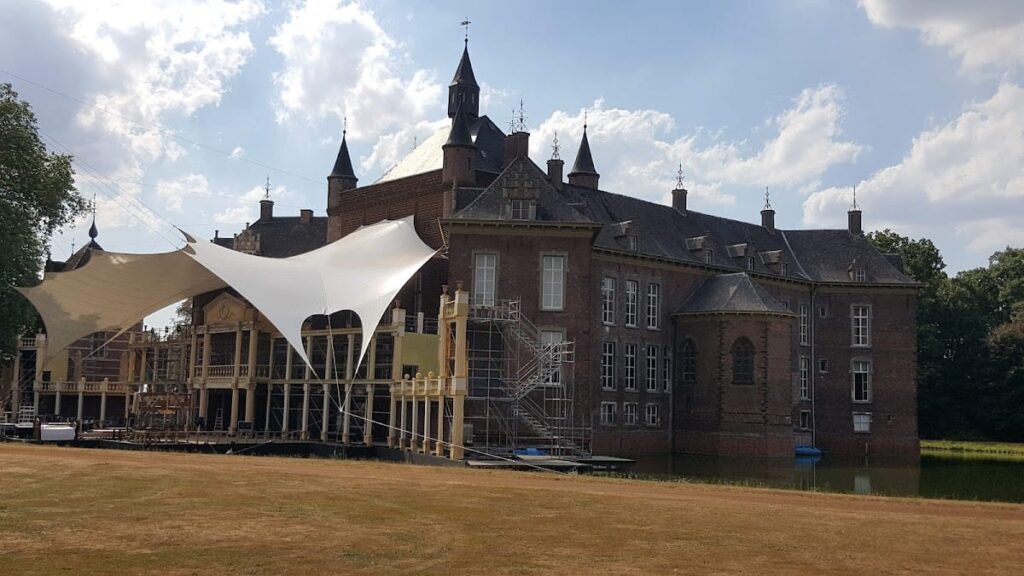 Castle of the Princes de Mérode: A Historic Water Castle in Westerlo, Belgium 3 Castle of the Princes de Merode