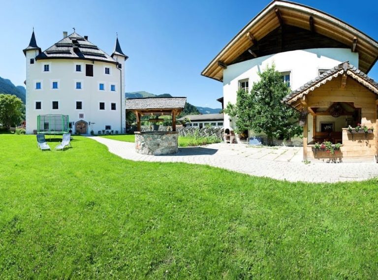Castle Saalhof: A Historic Residence in Maishofen, Austria