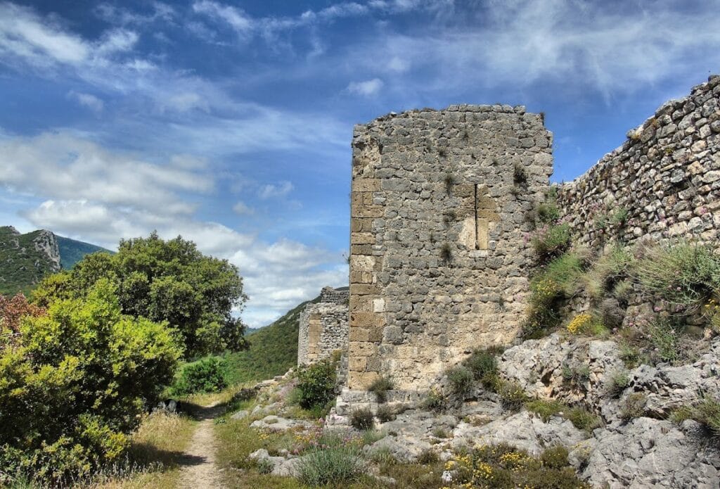 Castle Vicomtal Saint-Pierre de Fenouillet: Medieval Viscount's Castle in France 2 Castle Vicomtal Saint-Pierre de Fenouillet