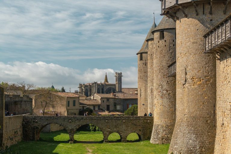 Castle Directory: Explore Castles, Fortresses and Palaces