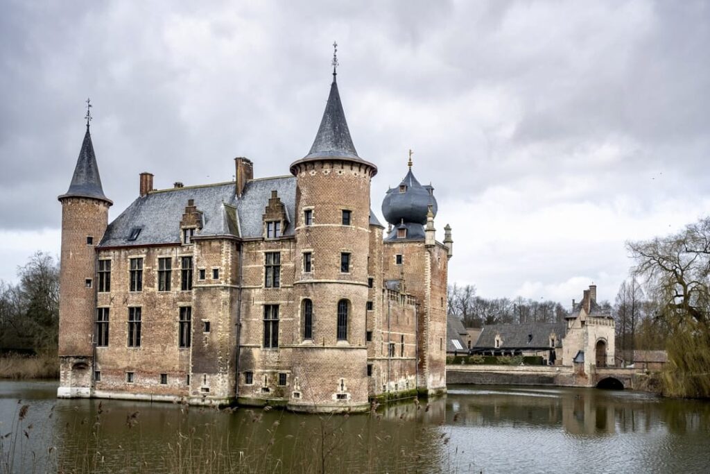 Cleydael Castle: A Historic Water Castle in Aartselaar, Belgium 6 Cleydael Castle