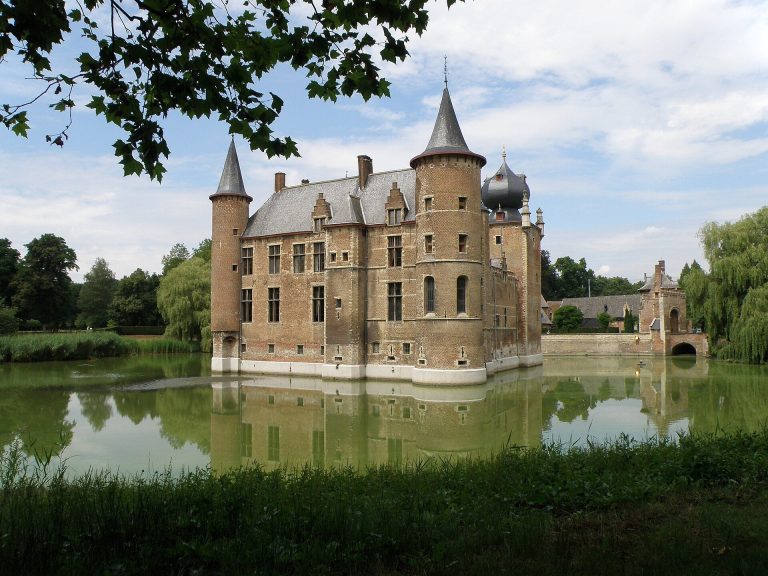 Cleydael Castle: A Medieval Moated Residence in Belgium