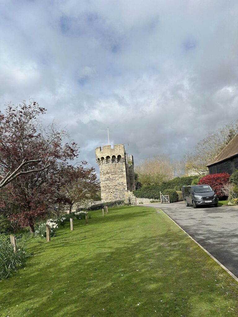 Cooling Castle: A Fourteenth-Century Gunpowder Defence in England 3 Cooling Castle