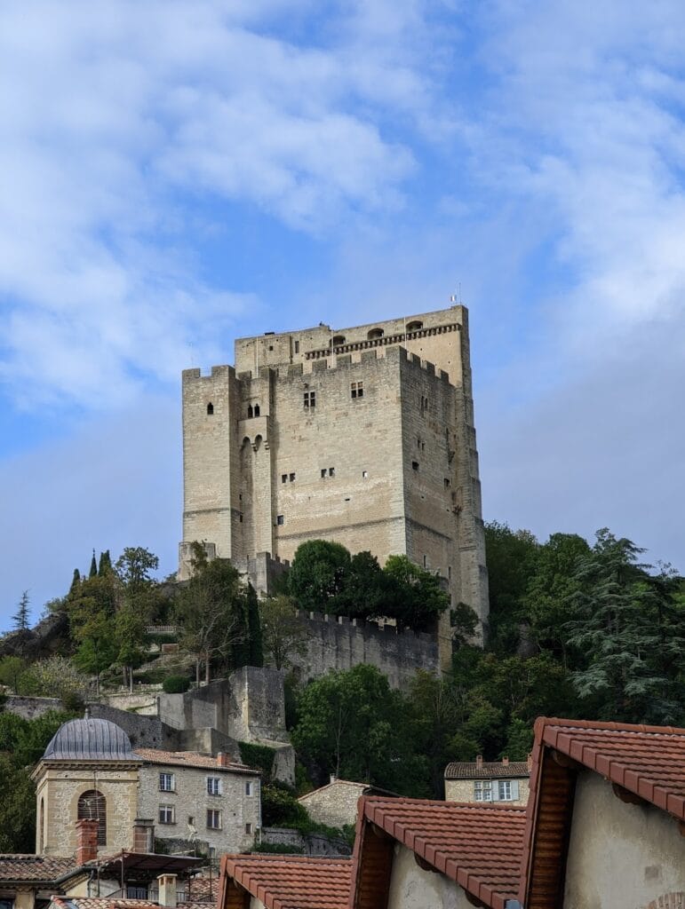 Crest Tower: Medieval Castle Donjon and Prison 2 Crest Tower