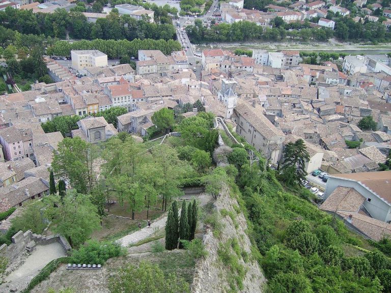 Crest Tower: Medieval Castle Donjon and Prison