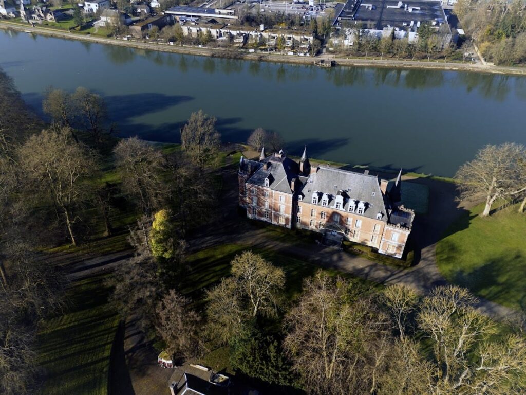 Dave Castle: A Medieval Stronghold and Aristocratic Estate in Belgium 3 Dave Castle
