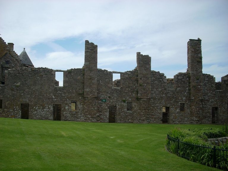 Dunnottar Castle: A Medieval Fortress on Scotland’s Northeast Coast