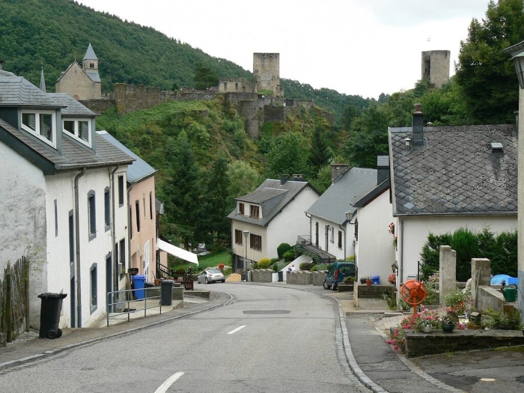 Esch-sur-Sûre Castle: A Medieval Fortified Complex in Luxembourg 2 Esch-sur-Sure Castle