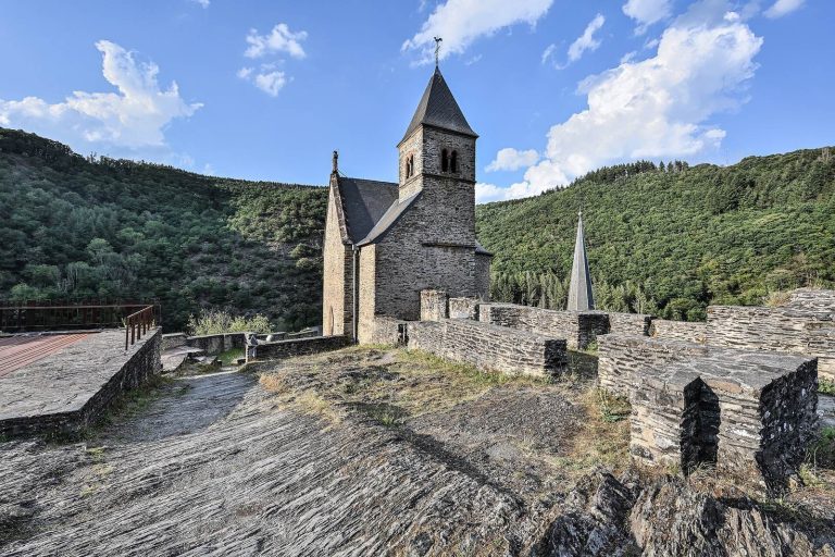Esch-sur-Sûre Castle: A Medieval Fortified Complex in Luxembourg