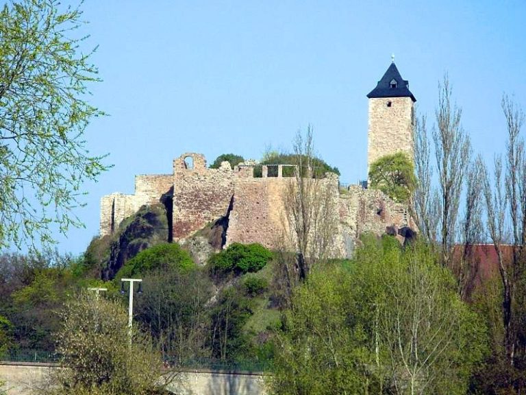 Giebichenstein Castle: A Medieval Archiepiscopal Stronghold in Germany