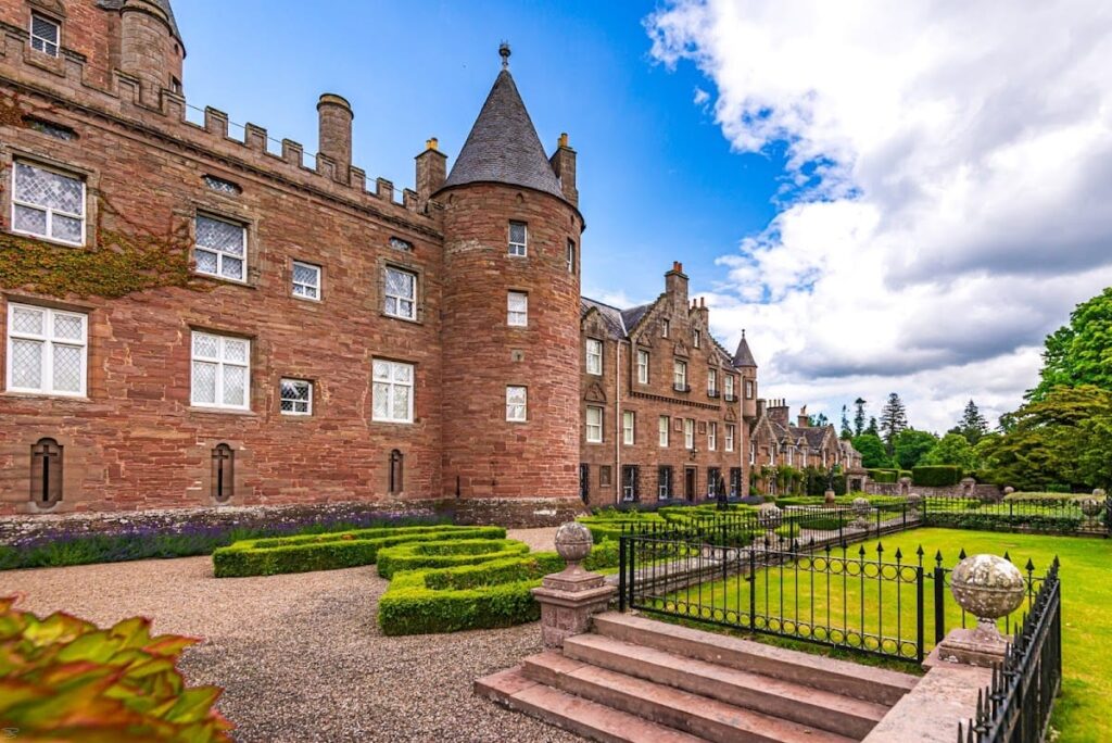Glamis Castle: Historic Scottish Residence and Landmark 7 Glamis Castle