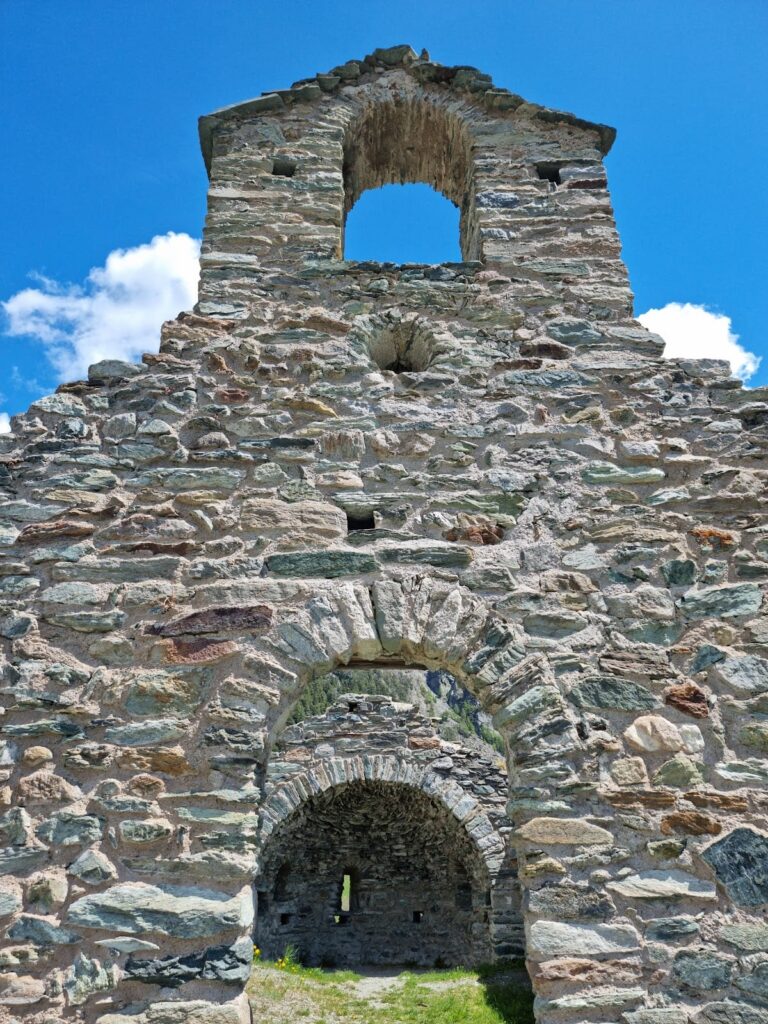 Graines Castle: A Medieval Fortress in Italy’s Aosta Valley 3 Graines Castle