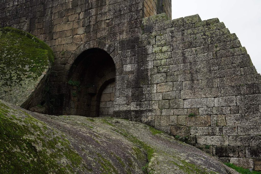 Guimarães Castle: A Medieval Fortress and Royal Residence in Portugal 4 Guimaraes Castle