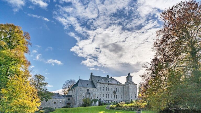 Harzé Castle: A Mosan-Style Castle in Belgium