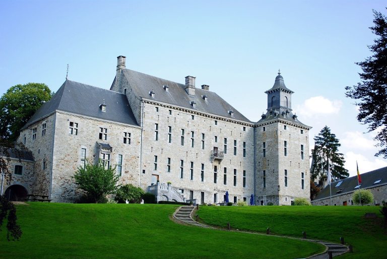 Harzé Castle: A Mosan-Style Castle in Belgium