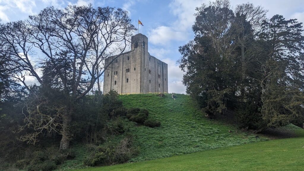 Hedingham Castle: A Norman Keep and De Vere Stronghold 2 Hedingham Castle