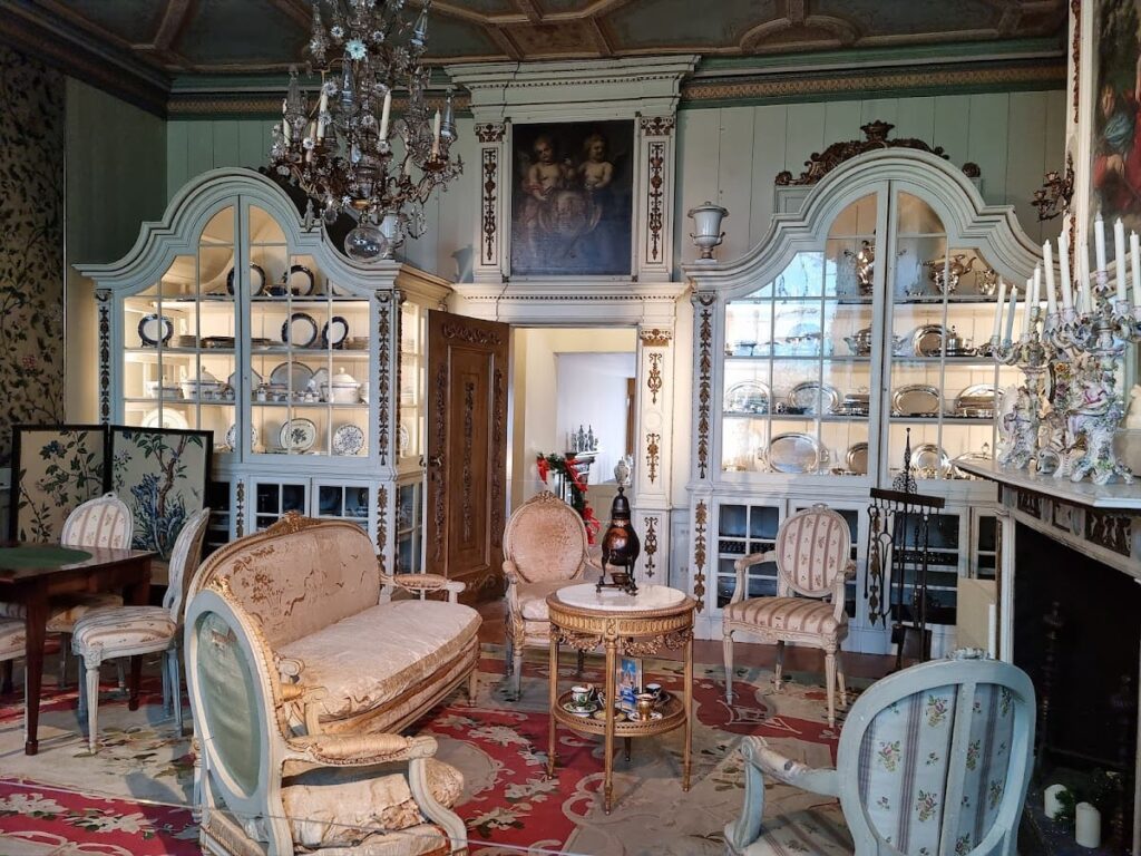 Heeswijk Castle: A Historic Motte-and-Bailey Castle in North Brabant, Netherlands 8 Heeswijk Castle