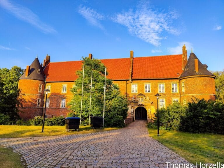 Herten Castle: A Historic Moated Castle in North Rhine-Westphalia, Germany