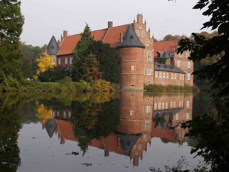 Herten Castle: A Moated Late Gothic and Baroque Residence in Germany