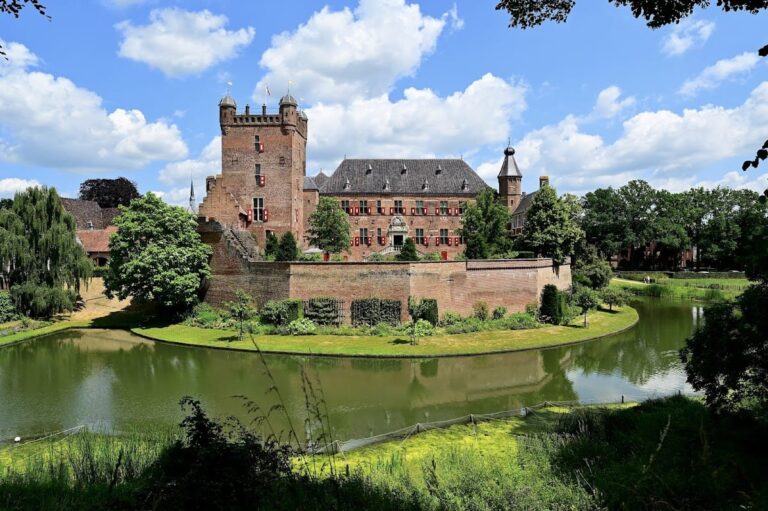 Huis Bergh: A Historic Water Castle in the Netherlands