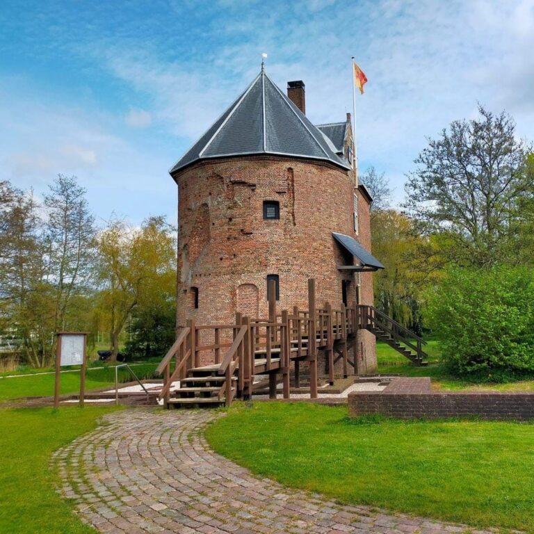 Huys Dever: A Medieval Donjon in Lisse, Netherlands