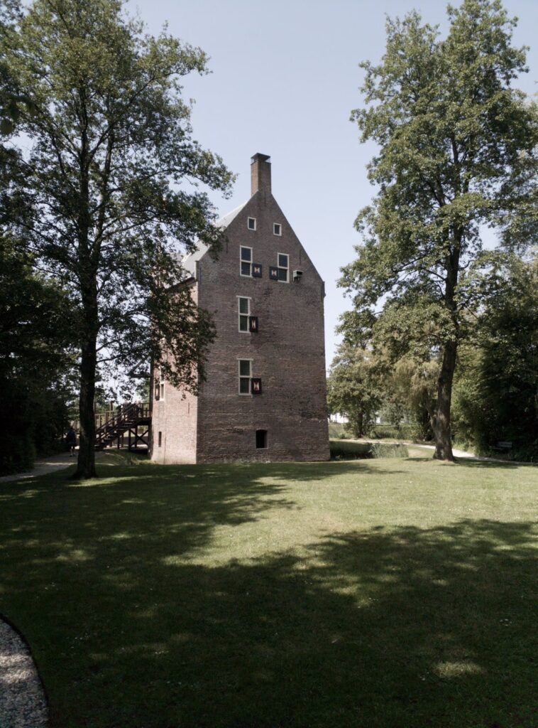 Huys Dever: A Medieval Donjon in the Netherlands 2 Huys Dever