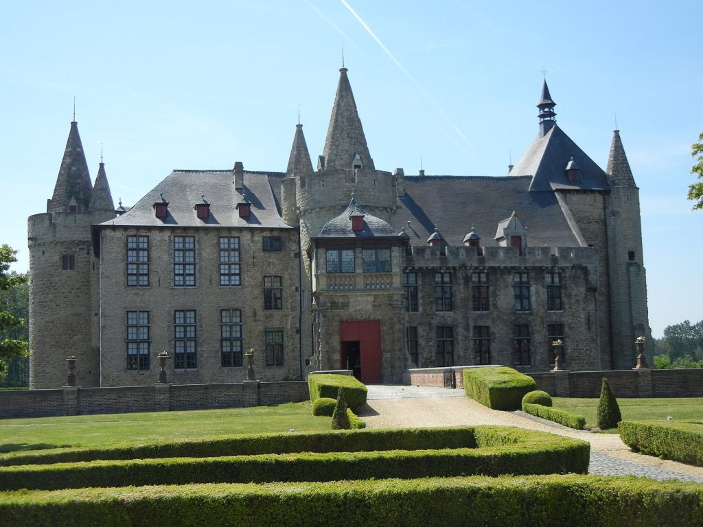 Kasteel van Laarne: A Medieval Water Castle in Belgium 2 Kasteel van Laarne