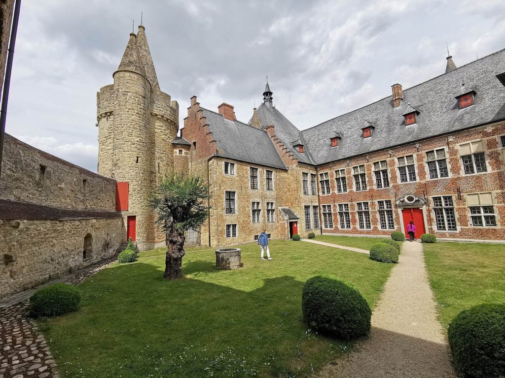 Kasteel van Laarne: A Medieval Water Castle in Belgium 4 Kasteel van Laarne
