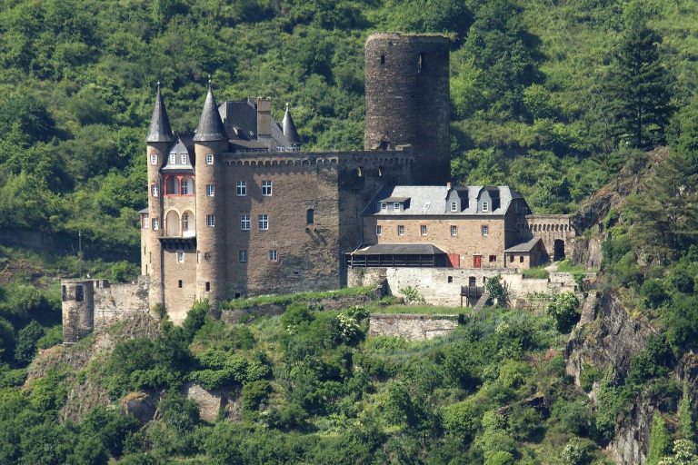 Katz Castle: A Medieval Rhine Fortress in Germany