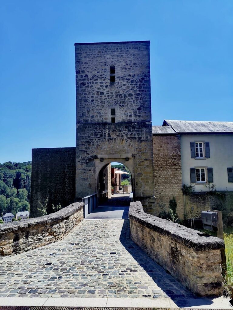 Larochette Castle: A Medieval Administrative Fortress in Luxembourg 3 Larochette Castle