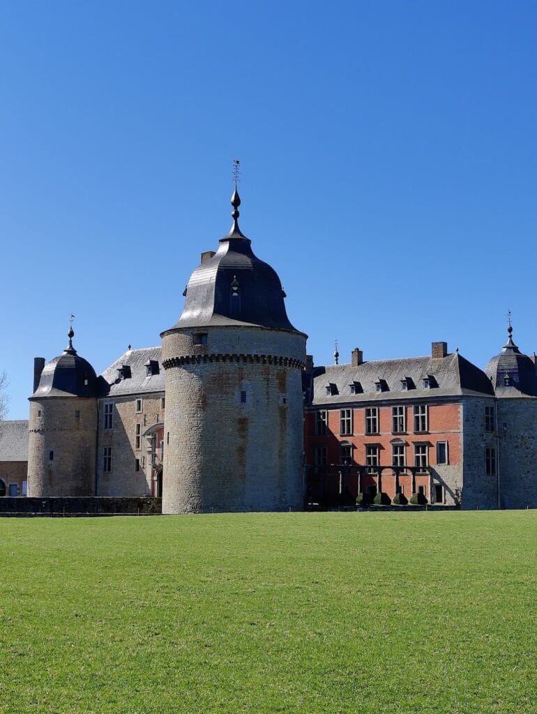 Lavaux-Sainte-Anne Castle