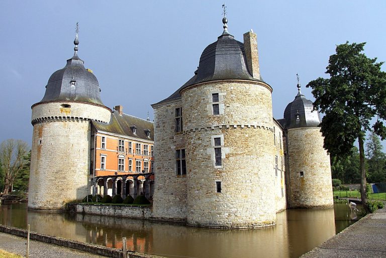 Lavaux-Sainte-Anne Castle: A Medieval Water Fortress in Belgium