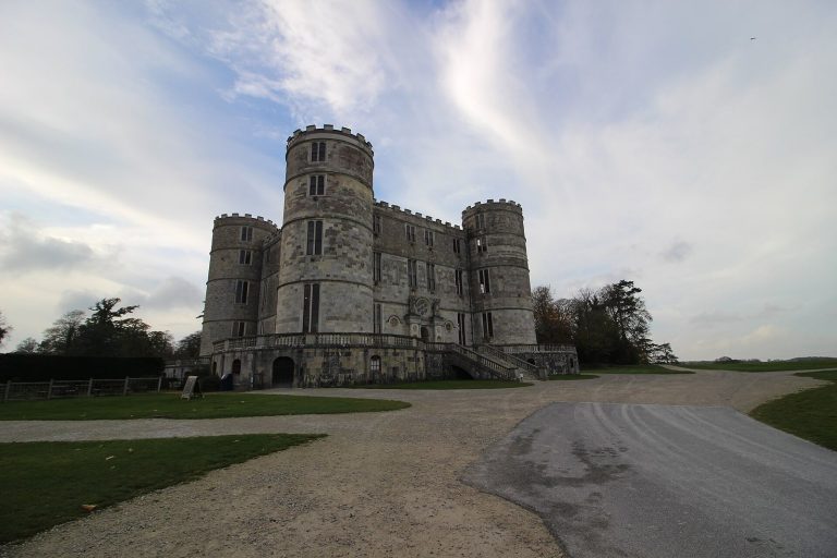 Lulworth Castle: An Early Seventeenth-Century Hunting Lodge in Dorset