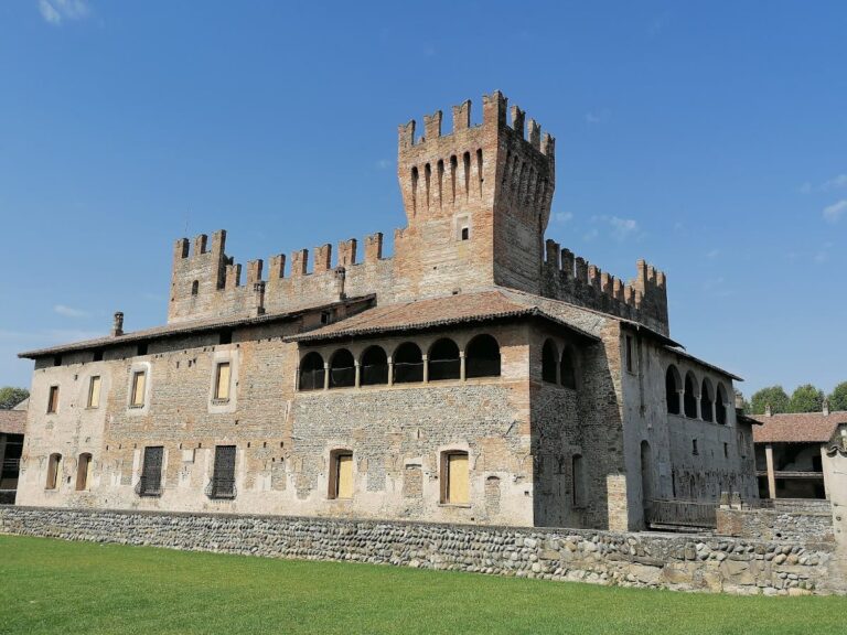 Malpaga Castle: A Renaissance Military Residence in Italy